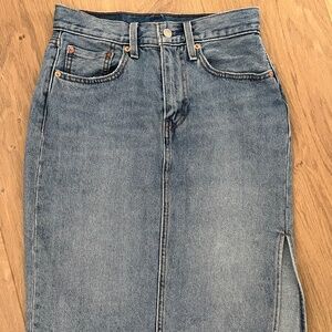 Levi high waisted denim skirt, size 27